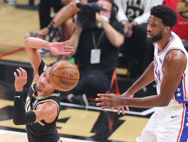 在詹姆斯出 在詹姆斯出